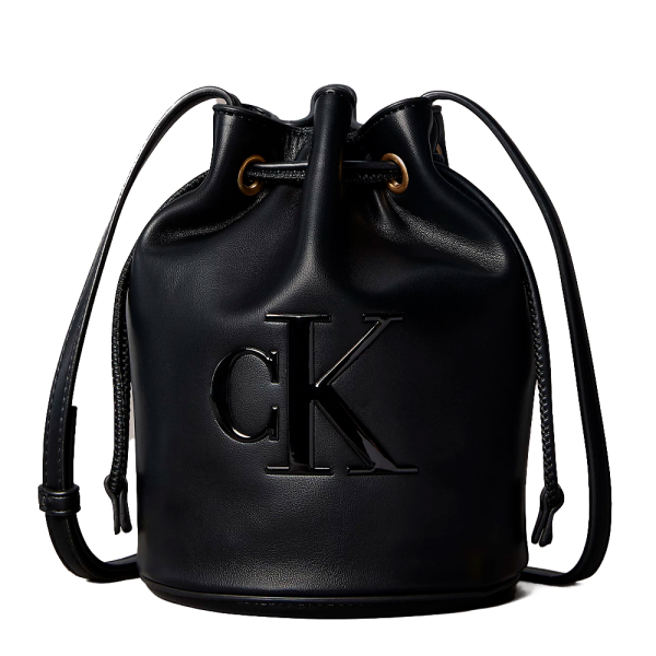 Calvin Klein Petit sac seau orn dun monogramme distinctif - U Noir- Ref 90 €